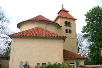 Kostel od jihu ( © Pavel Vítek 05/2006)
