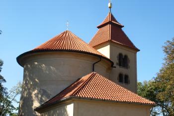 kostel ze hřbitova ( © Milan Caha 09/2009)