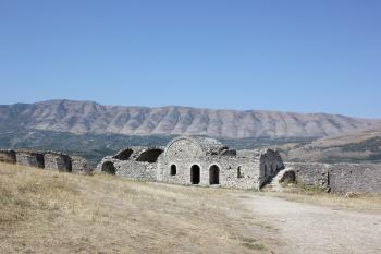 samotný hrad - kasárna (© Luděk Vláčil  07/2026)