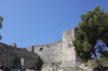 základy hranolové věže ze 4. stol. střední část byzantská a horní turecká (© Luděk Vláčil  07/2026)