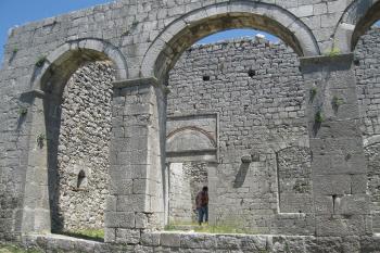 Zřícenina kostela. (Petra Poganyova 06/2015)