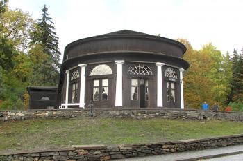 Hudební pavilon v Karlově Studánce ( © Pavel Vítek 10/2015)