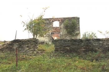 Zřícenina kaple ve Veveří ( © Pavel Vítek 10/2015)