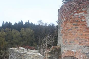 Pozůstatky pozdně barokní kaple sv. Jeronýma z roku 1791. (© Luděk Vláčil 10/2015)