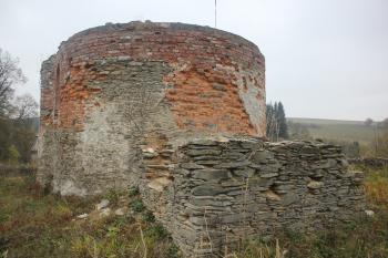 Pozůstatky pozdně barokní kaple sv. Jeronýma z roku 1791. (© Luděk Vláčil 10/2015)