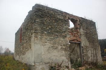Pozůstatky pozdně barokní kaple sv. Jeronýma z roku 1791. (© Luděk Vláčil 10/2015)