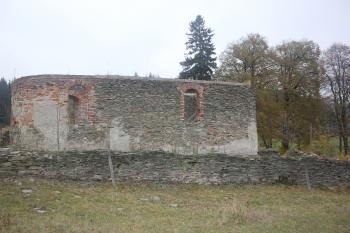 Pozůstatky pozdně barokní kaple sv. Jeronýma z roku 1791. (© Luděk Vláčil 10/2015)