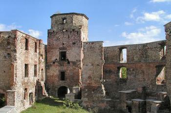 severní část nádvoří ( © Pavel Zany Komárek 7/5/2004)