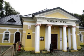 Restaurace Peřeje (bývalá Střelnice z roku 1829) (© Pavel  Vlach, 09/2015)