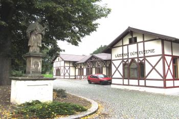 Lázeňský dům Evženie (bývalá plnírna) (© Pavel  Vlach, 09/2015)