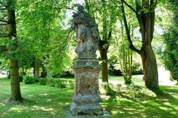 socha sv. Jana Nepomuckého z r. 1740 ( © František Kinař 05/2017)