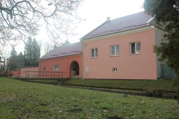 Jediná zachovalá část dvora. ( © Luděk Vláčil 11/2015)
