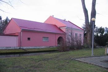 nástupce tvrze kopíruje sev.hranici tvrziště (© D Dohňanský, 10/2014)