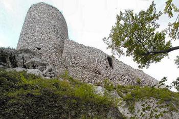 horní hrad od jihu ( © Pavel Zany Komárek 8/5/2004)