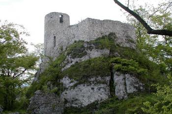 horní hrad od jihovýchodu ( © Pavel Zany Komárek 8/5/2004)