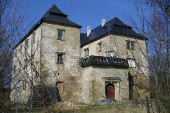 Kuřívody – tvrz od východu (© Pavel Jarý,  11.03.2007)