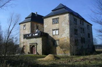 Kuřívody - vstupní průčelí (© Pavel Jarý,  10.03.2007)