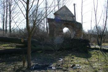 Kuřívody - brána k zámku (© Pavel Jarý,  10.03.2007)