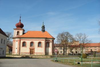 Kostel ve Třtici (© Jiří Špaček, 08/2014)