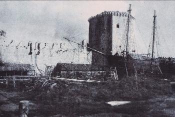 Hrad kolem roku 1911. (© zdroj: https://ru.wikipedia.org)