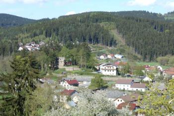 ...z místa, odkud je hrad jako na dlani ( © Jan Večeřa 05/2015)