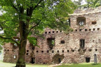 Panorama torza paláce od východu (© Jan P. Štěpánek 08/2006)