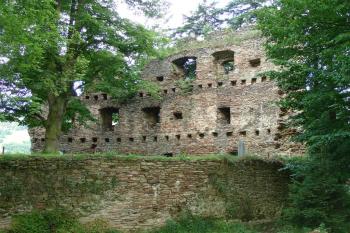 torzo zdi hradního paláce (© Jiří Čížek, 07/2009)