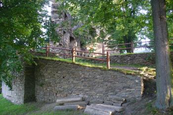 Dalečín - zřícenina hradu (© Pavel Jarý, 10.08.2009)