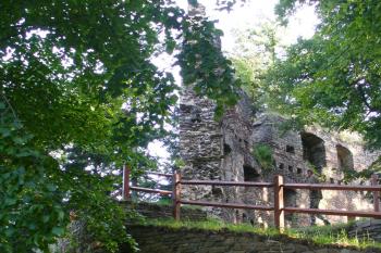 Dalečín - zřícenina hradu (© Pavel Jarý, 10.08.2009)