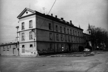 1985 ( © zdroj: http://www.ddcer.cz/Historie_budovy.html)
