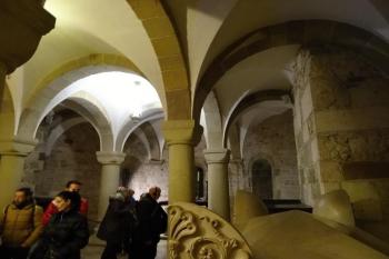 románský prostor kaple sv. Leonarda v podzemí katedrály ( © Jan P. Štěpánek 12/2015)