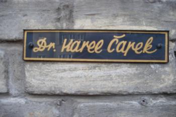 Jmenovka na vile Karla Čapka (© Jiří Špaček, 12/2015)