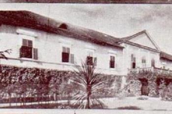 Starý zámek kolem roku 1899. (© zdroj:http://www.obeczborovice.cz)