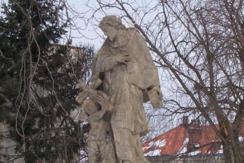 Socha umístěna u kostela Milosrdných bratří ( © Ivo Rozehnal 02/2005)