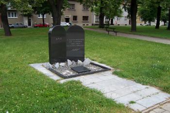 Pomník připomínající židovský hřbitov (Rozehnal Ivo 08/2015)