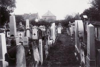 Pohled na židovský hřbitov - autor prostejovsky.denik.cz 2015 foto od p. Ječmínek /Prostějov (?©1942)