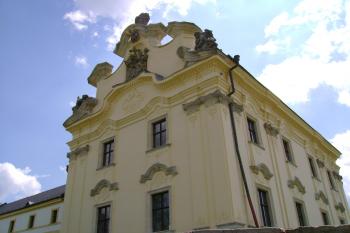Pravé křídlo (© Miroslav Novotný, 04/2009)