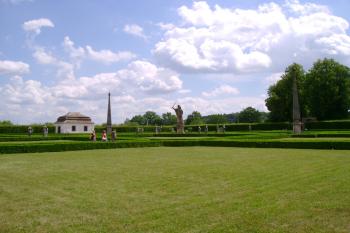Okrasná zahrada hospicu (© Miroslav Novotný, 04/2009)