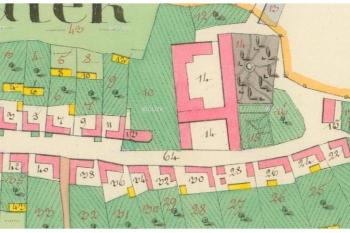 Areál dvora se zámkem v r. 1826 před klasicistní úpravou. (© zdroj: http://archivnimapy.cuzk.cz)