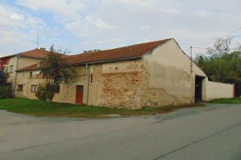 Přestavěné původní záp. křídlo (© Dušan Dohňanský 10/2020)