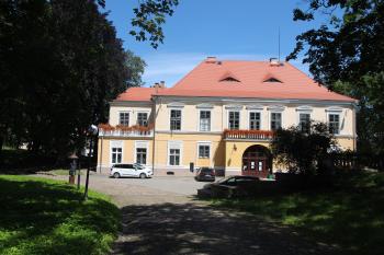 Tzv. Dolní hrad - zámek (© Luděk Vláčil 07/2020)