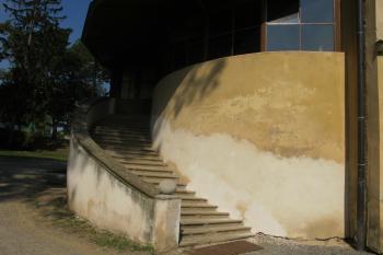 schosiště na verandu na jižní straně (© D Dohňanský, 09/2018)