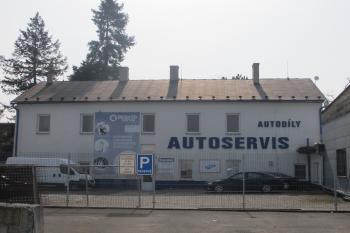 Sev strana dle níž by dnes zámek již nikdo nehledal ( © Dušan Dohňanský 04/2019)