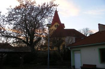 Kostel v Hostivici (© Jiří Špaček, 02/2016)