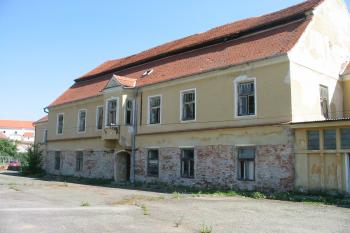 hlavní,západní průčelí zámku (© D Dohňanský, 08/2015)
