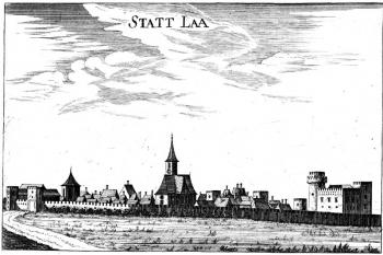 Město Laa s hradem na staré rytině. (© zdroj: http://mapire.eu/)