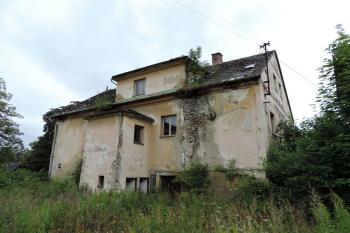 starší budova zámku od severozápadu (© Jan P. Štěpánek 07/2014)