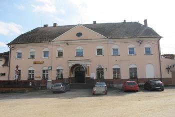 čelní zámecké průčelí (© D Dohňanský, 10/2017)