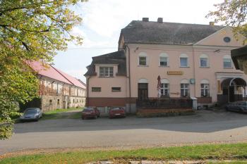 vjezd do vnitřního nádvoří (© D Dohňanský, 10/2017)