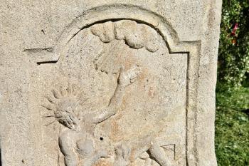 detail reliéfu z podstavce sochy (© Jan P. Štěpánek  04/2024)
